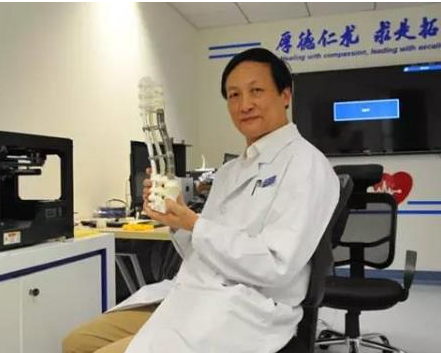 北医三院完成世界首个3D打印定制人工椎体植