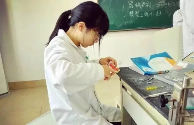 劝人学医,天打雷劈 滚!