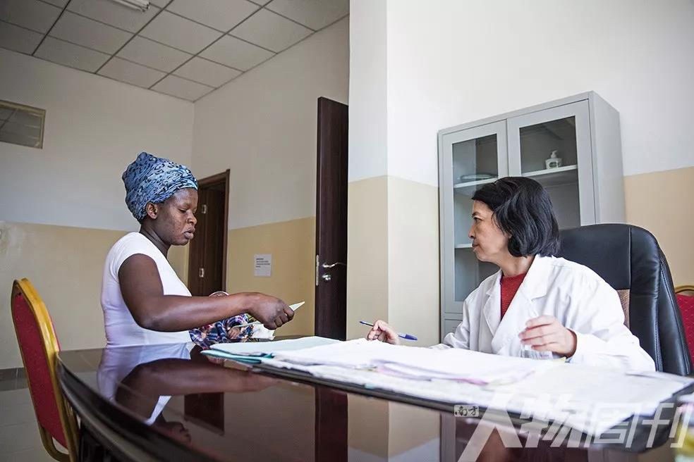 在艾滋病高发的赞比亚,有个中国医院…