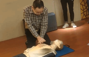 医学新闻 正文  第一种错误示范:冲击式 老师前脚还在示范正确方式