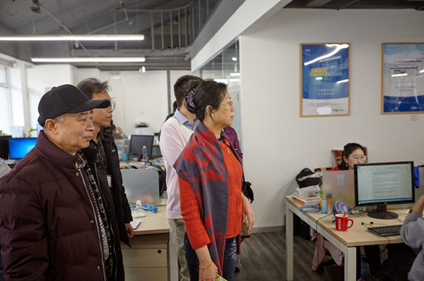 素不相识的20个医生,为何一同现身这场地下会